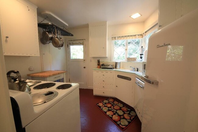 Building Photo - 1 Throckmorton Ln