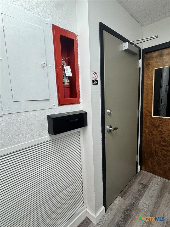 Building Photo - 103 W Walnut St