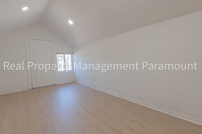 Building Photo - 433 W 56th St