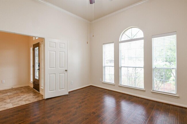 Building Photo - 2318 Appian Way