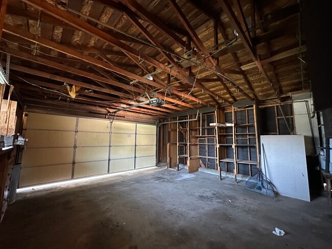 Building Photo - SW Visalia Home coming soon!!