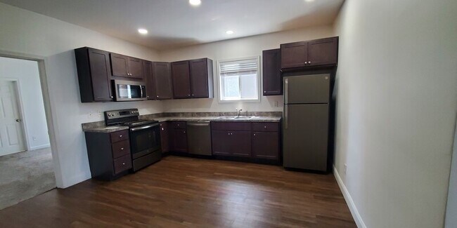 Primary Photo - 100 S Park St