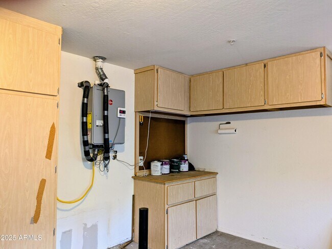 Building Photo - 10399 E Hillery Dr