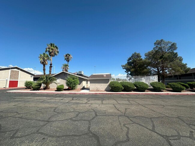 Building Photo - 100 S Crestline Dr