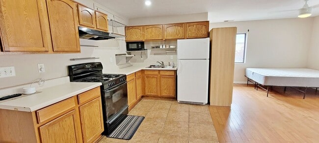 Building Photo - Studio in Rio Homes Available!
