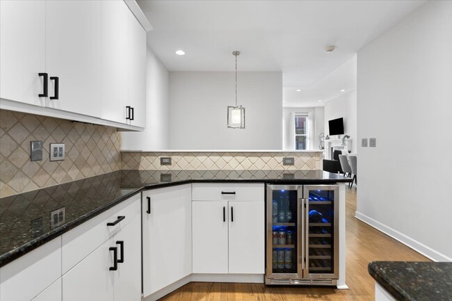 Building Photo - 1867 N Halsted St