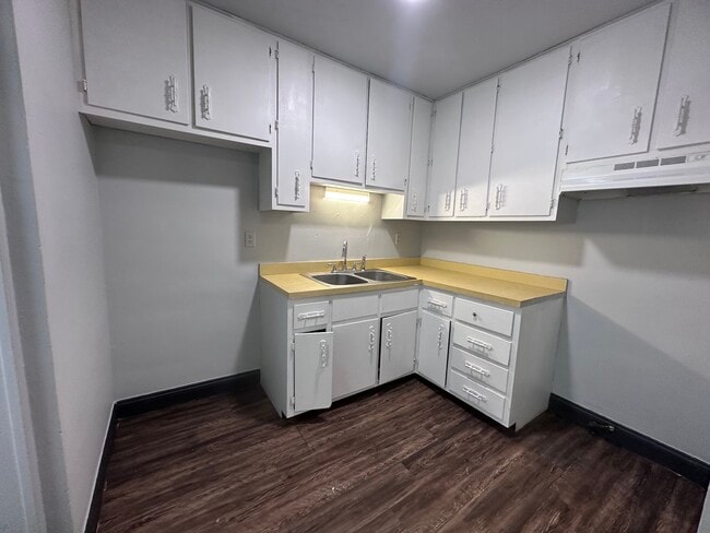 Building Photo - 28 Delaware-