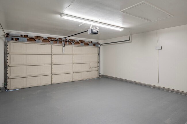 Building Photo - 23 E Stony Bridge Cir