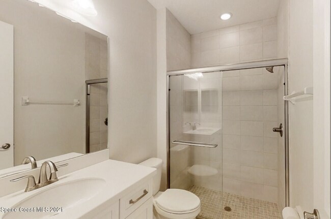 Building Photo - Loren Cove Villa