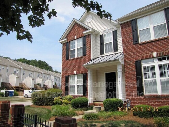 Building Photo - 18040 Delmas Dr