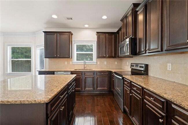 Building Photo - 165 Regency Pl