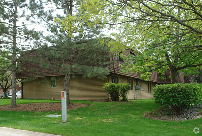 Building Photo - Brentwood Park Apartments