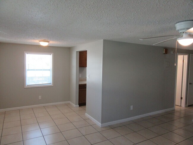 Building Photo - 6427 Sunset Ave