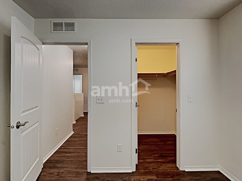 Building Photo - 2551 N Hose Gulch Ave