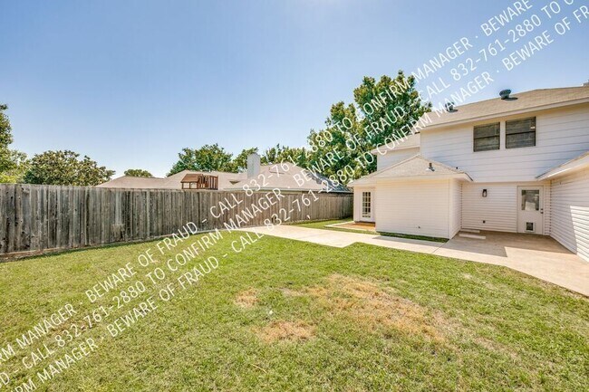 Building Photo - 8805 Wood Glen Dr