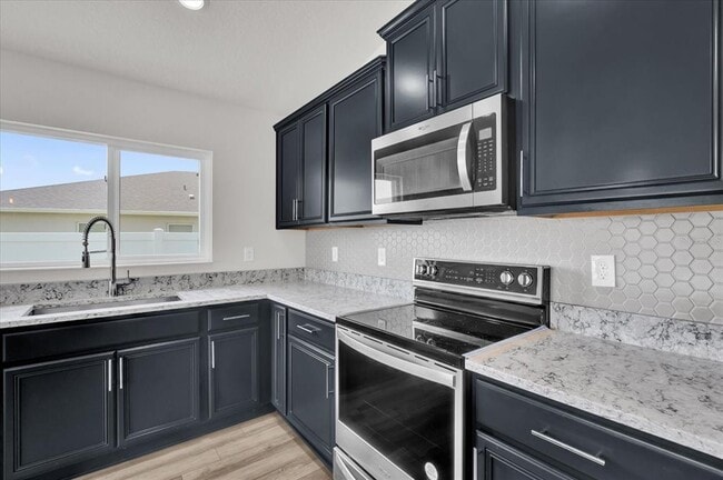 Building Photo - 4595 Plainview Rd