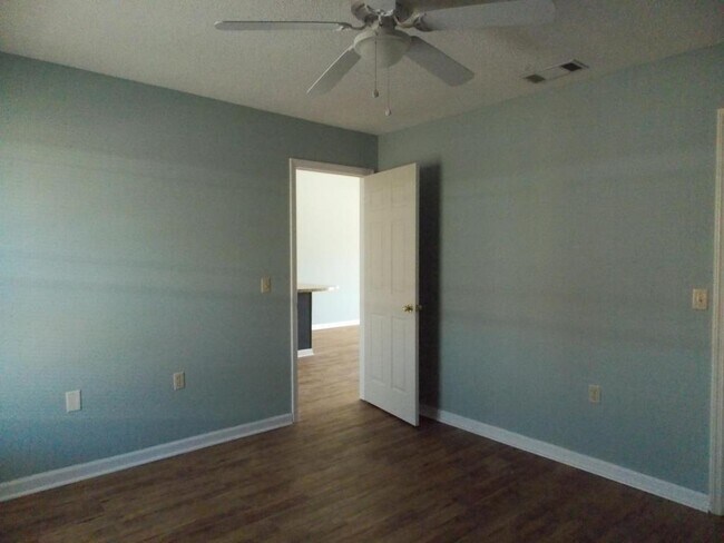 Building Photo - 140 Lanier Dr