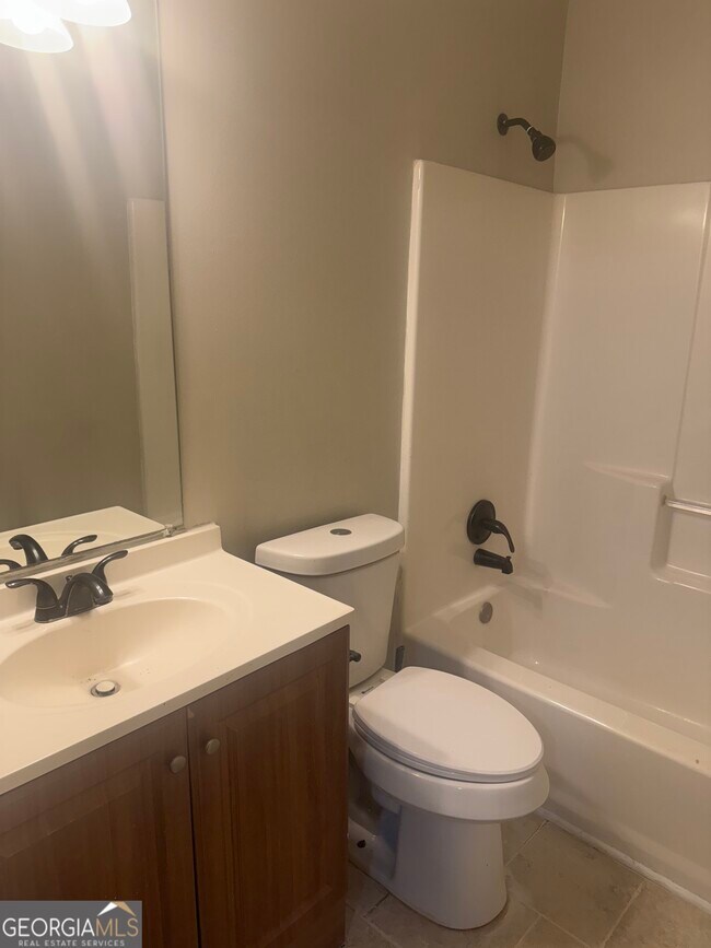 Building Photo - 5842 Wellborn Oaks Ct