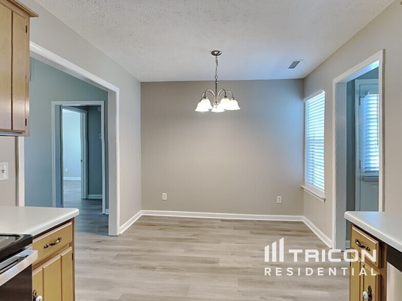 Building Photo - 928 Pin Oak Dr