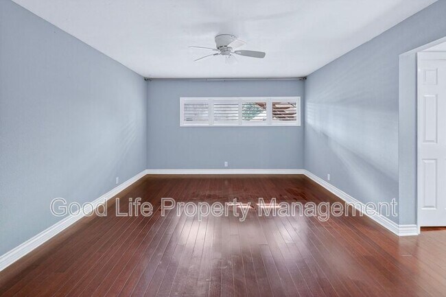 Building Photo - 2564 Navarra Dr