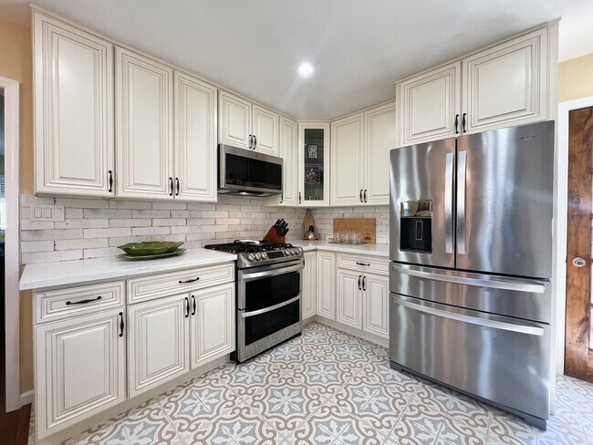 Building Photo - Beautifully Updated, Fully Furnished Napa Home Near Downtown