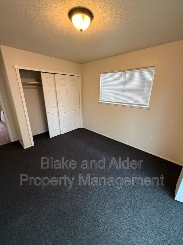 Building Photo - 13637 SE Center St