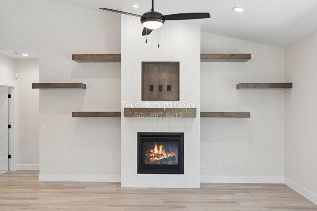 Building Photo - Stunning 3 BD, 2 BA Salem Home with Elegant Finishes!