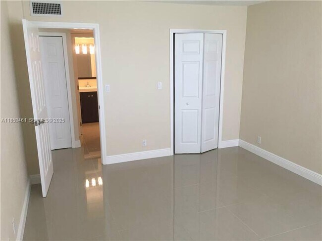 Building Photo - 9143 SW 77th Ave