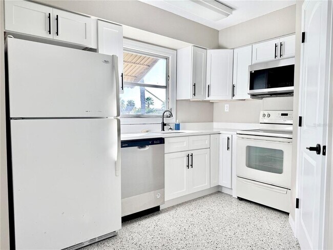 Building Photo - 4528 Floramar Terrace