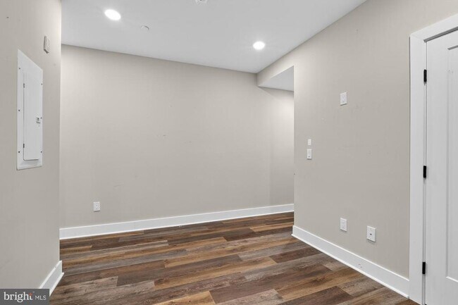 Building Photo - 1924 N Front St