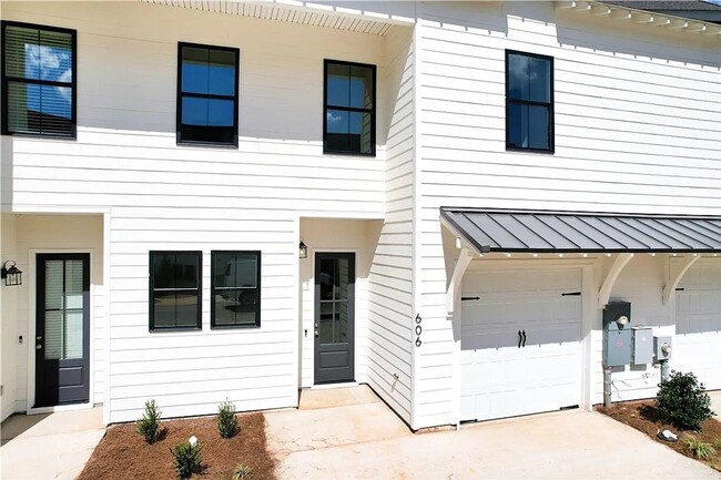 Building Photo - 606 Cameron Ct