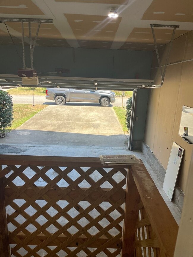 Building Photo - 3 Bed 2 Bath Home North Nashville