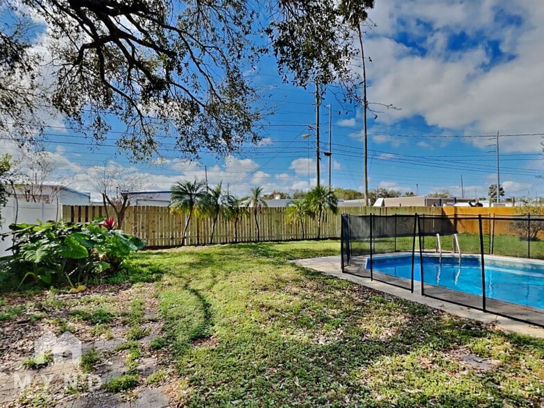 Building Photo - 1652 S Jefferson Ave