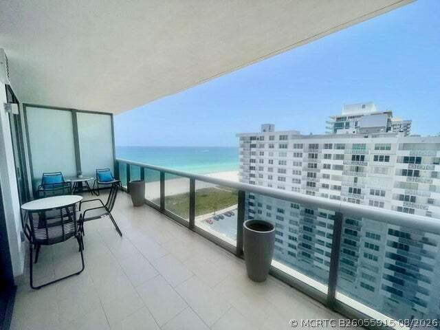 Building Photo - 5875 Collins Ave