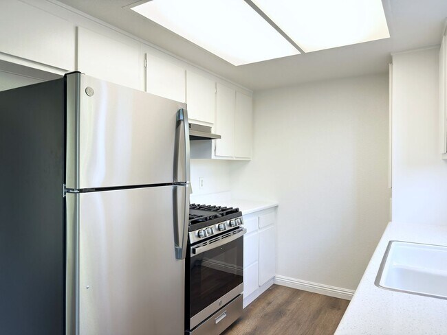 Building Photo - 2140 Via Camino Verde
