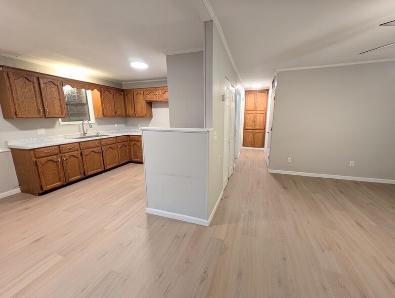 Building Photo - 200 E Jean St