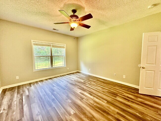 Building Photo - Fantastic Three Bedroom Updated Home in Bluffton!