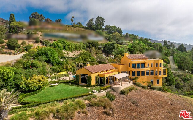 Building Photo - 3235 Rambla Pacifico St