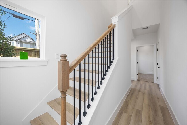 Building Photo - 6735 Peerless St