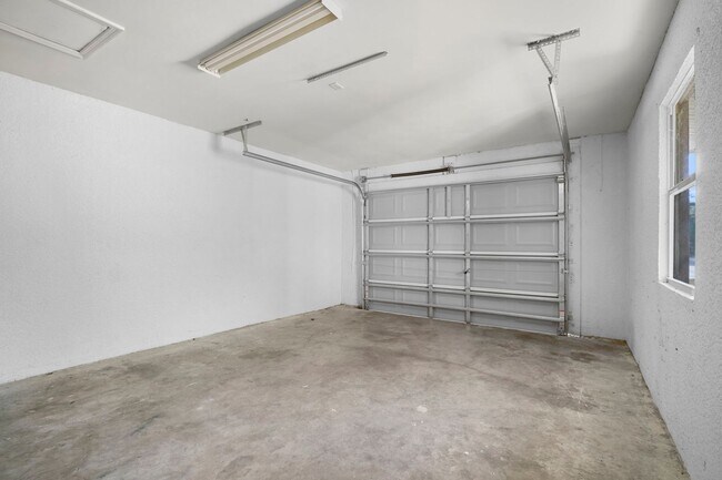 Building Photo - 4646-4646 15th St SW