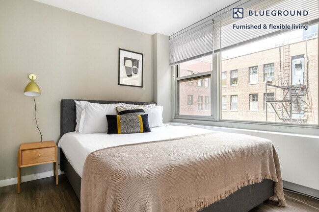 Building Photo - 860 N Dewitt Pl