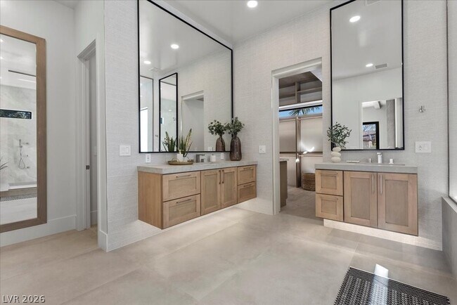 Building Photo - 2401 Driftwood Dr