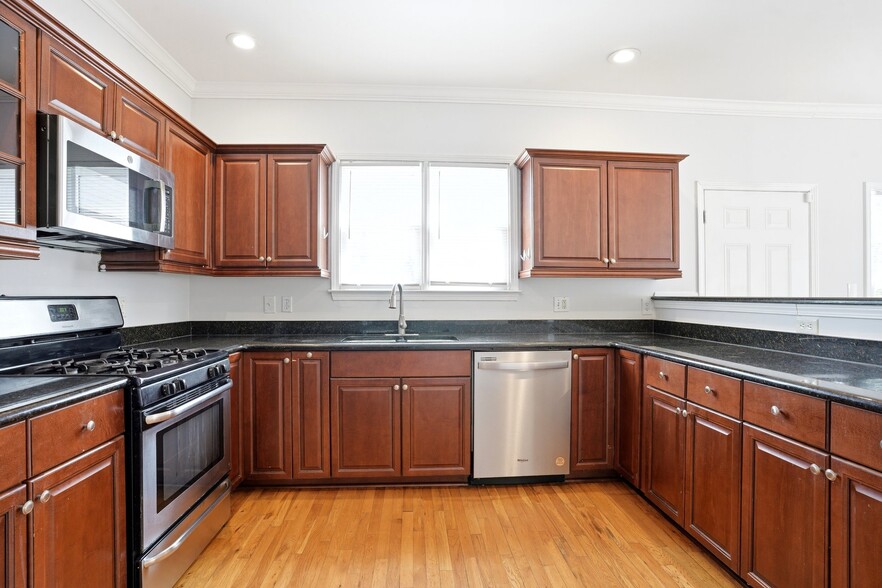 Building Photo - 50 Pope St SW