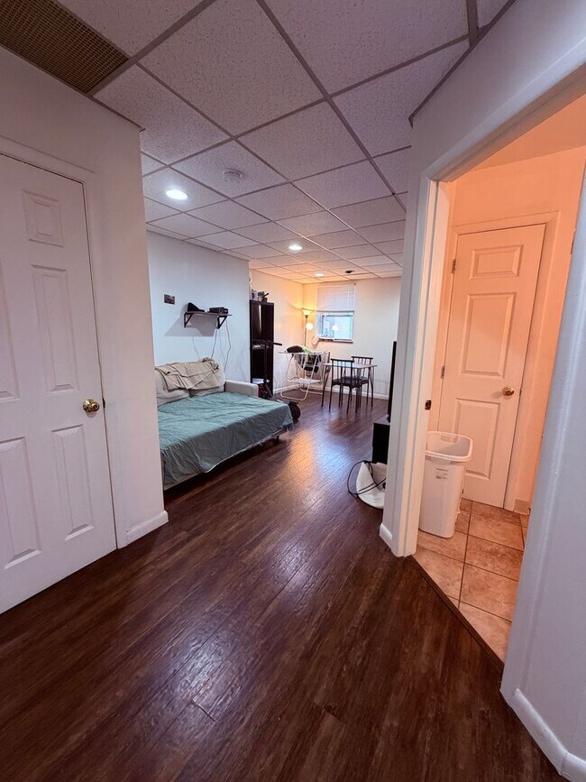 Building Photo - 1221 E Carson St