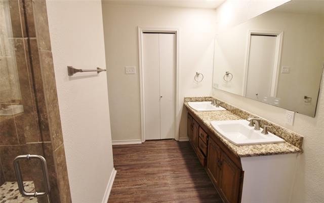 Building Photo - 313 Woodhaven Dr