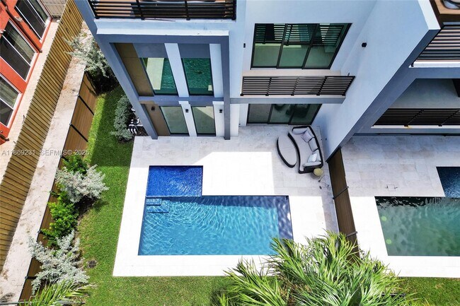 Building Photo - 1825 NE 26th Ave