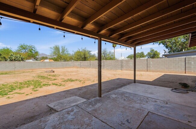 Building Photo - 5113 E Bellevue St