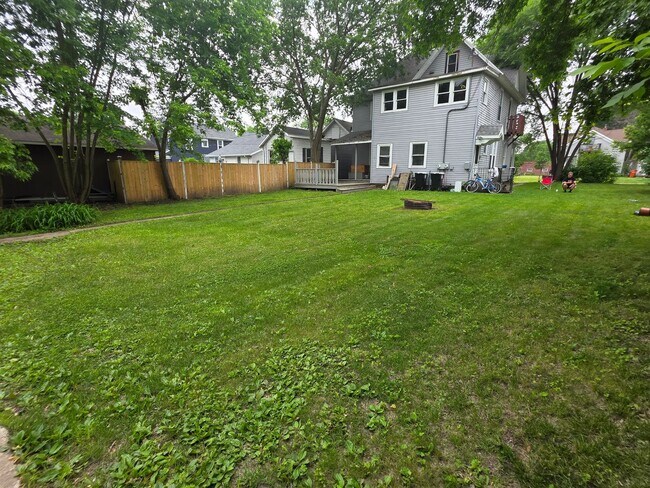 Building Photo - 519 N Barstow St