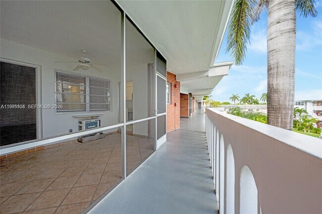 Building Photo - 141 NE 10th Ave