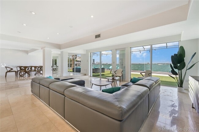 Building Photo - 1413 N Venetian Way